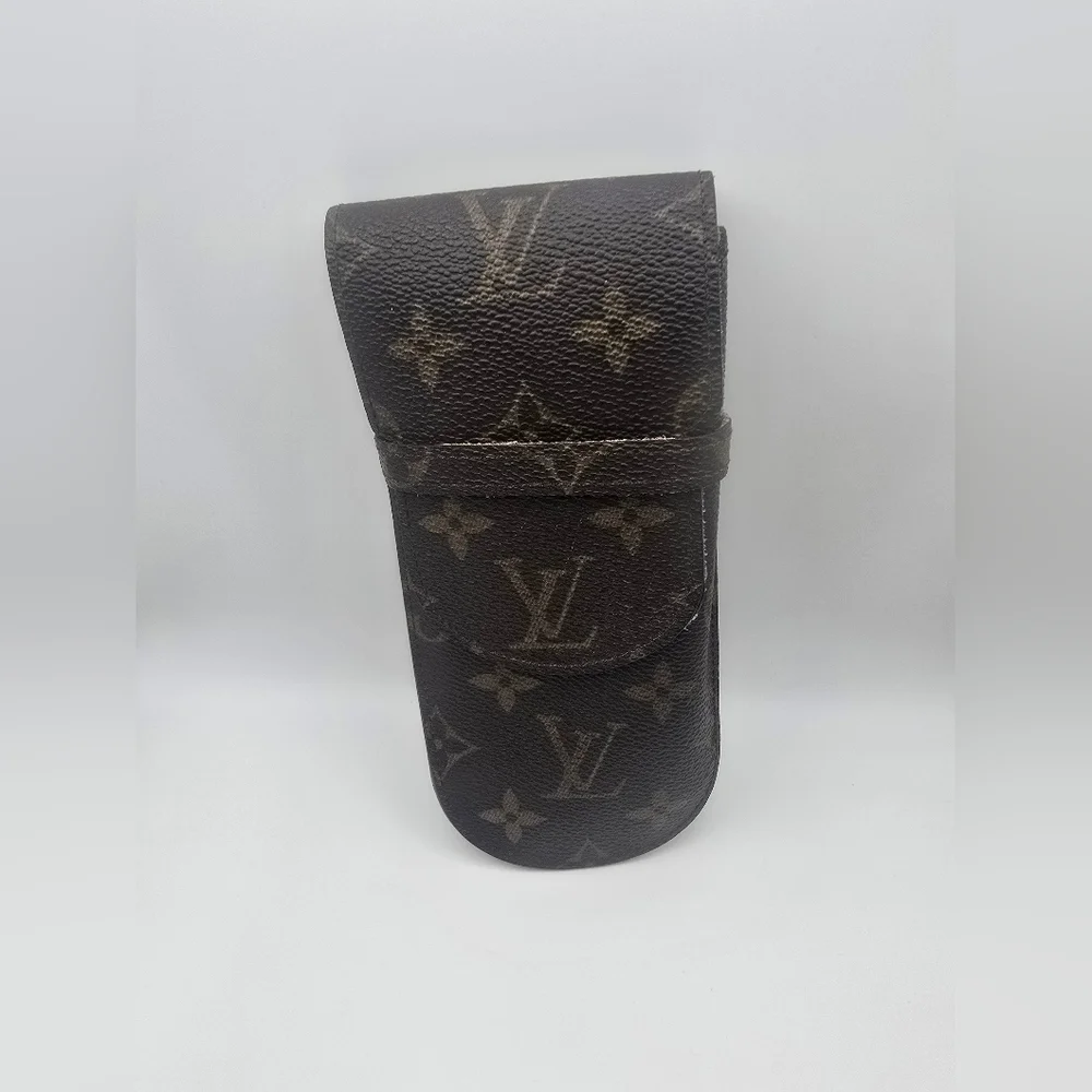 Louis Vuitton Signiture Brown Mono Etui a Lunettes Rabat (VERY GOOD)(COA)✨️